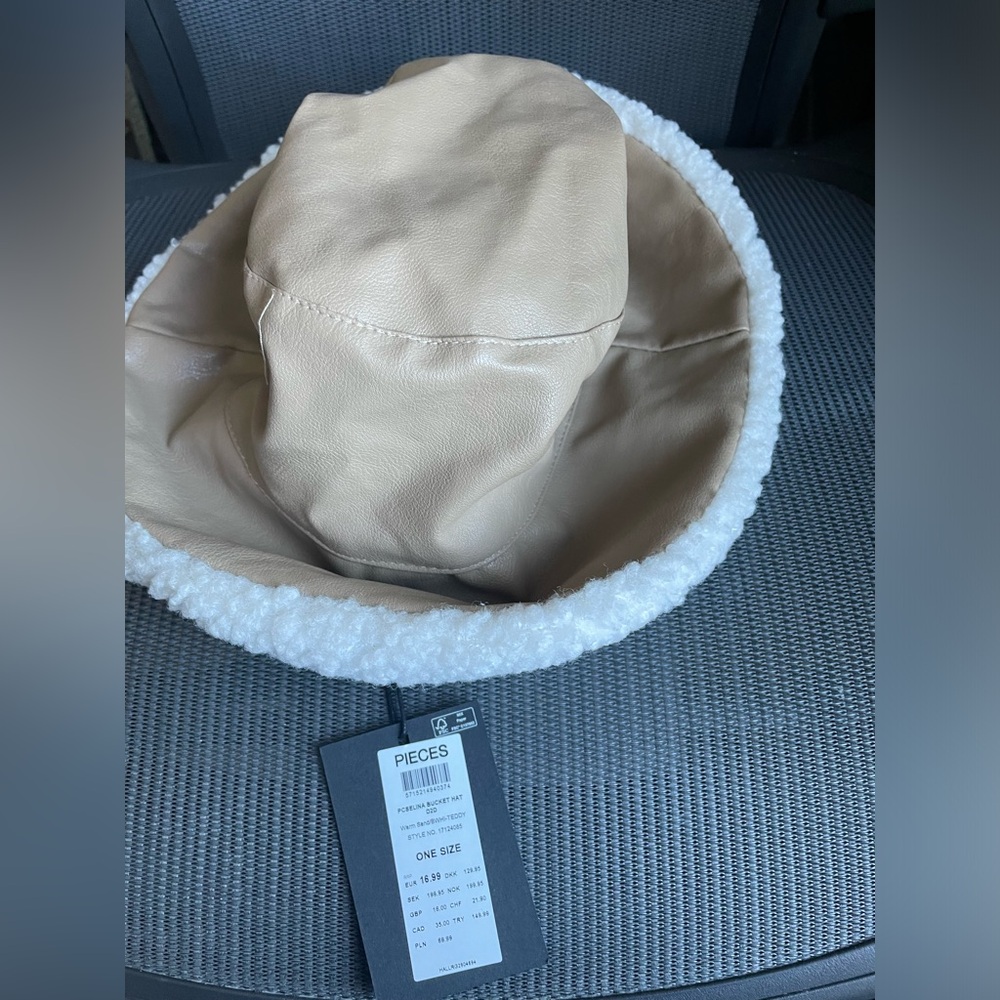 Pieces Pcselina Bucket Hat D2D Warm Sand/BEHI-Teddy for winter early spring